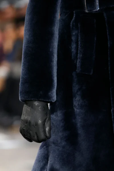 Look 18